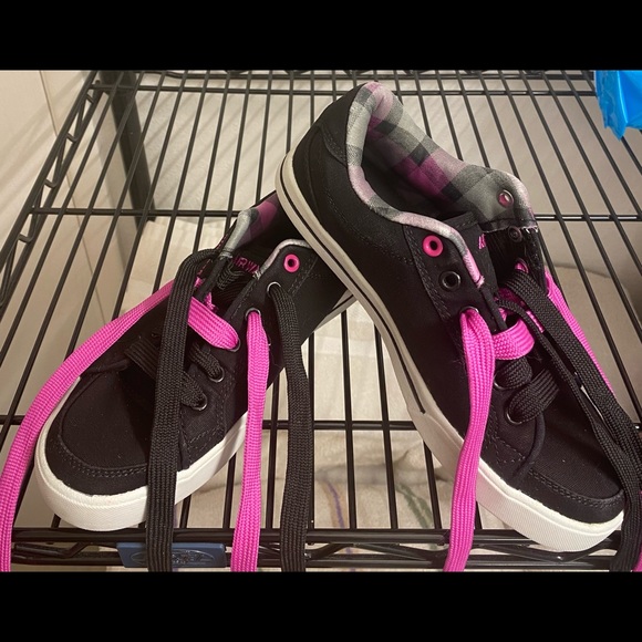 Very Cool Airwalk - Picture 4 of 4